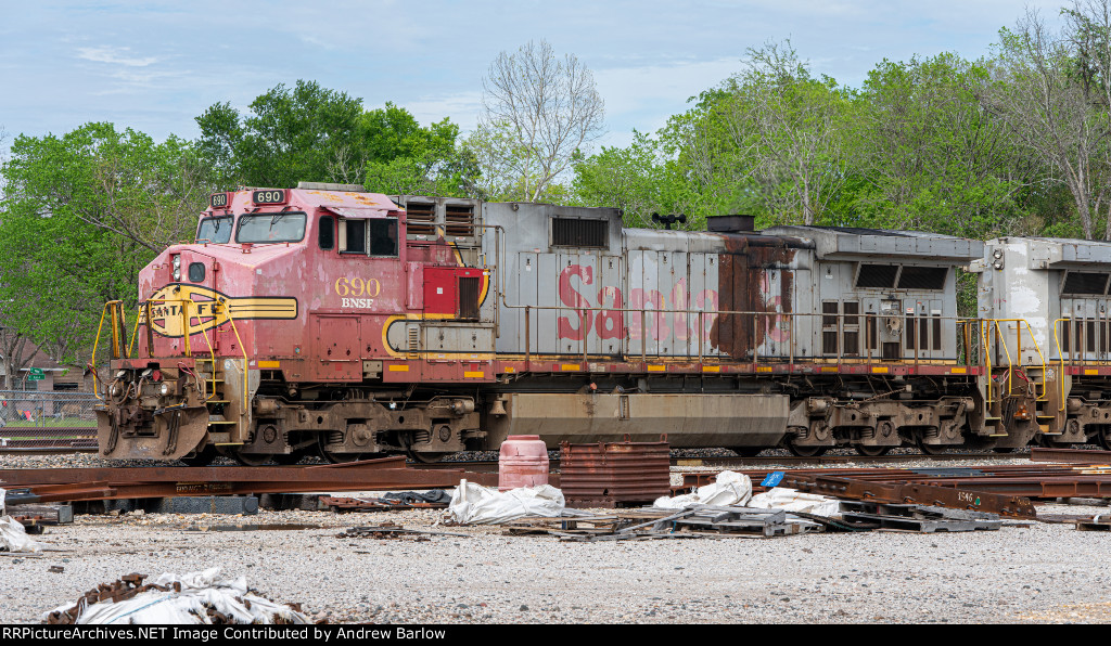 BNSF 690